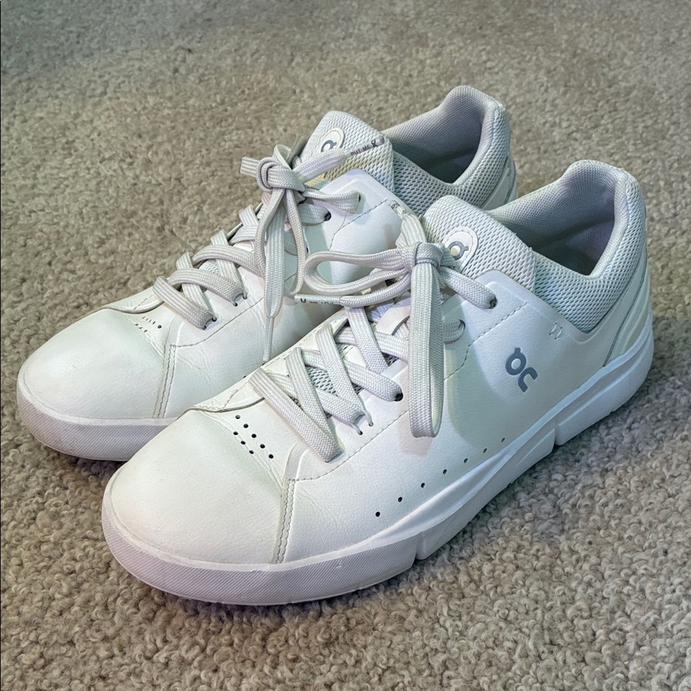 On Running The Roger Advantage Sneakers size 9.5 women EUC